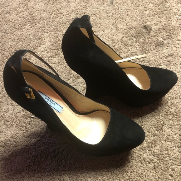 Prada - Picture 3 of 5